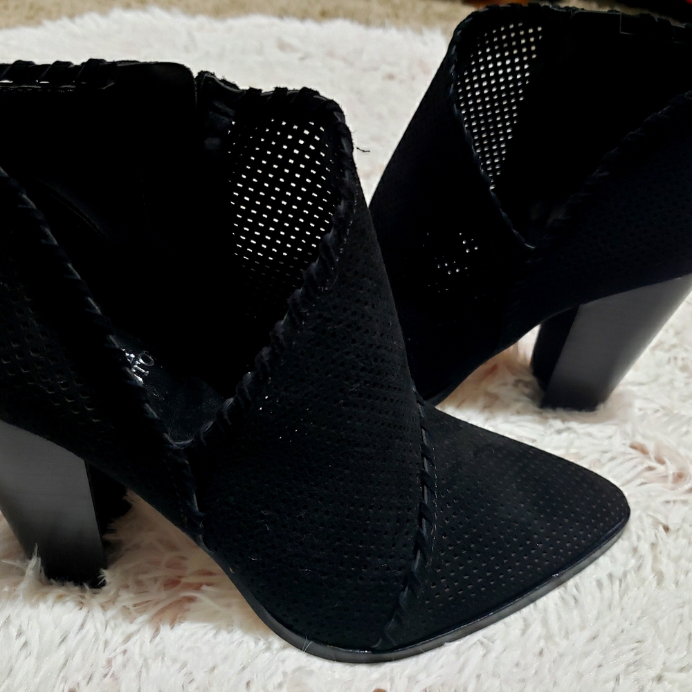 Vince Camuto Lamorna booties